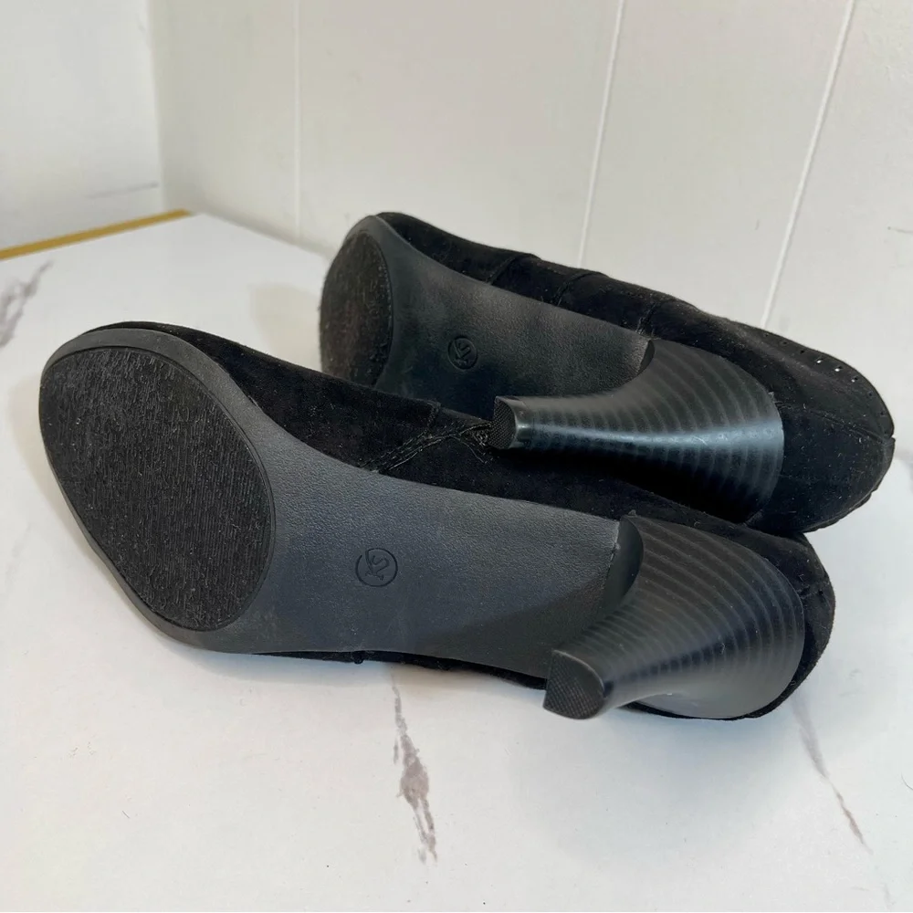 Karen Scott black ankle booties - size 9.5 with the cut-out detailing